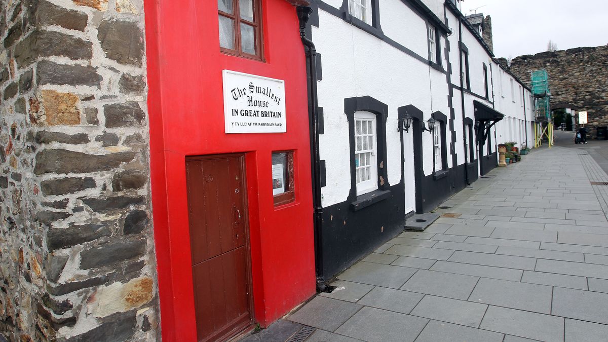 Visit The Smallest House In North Wales & Great Britain 